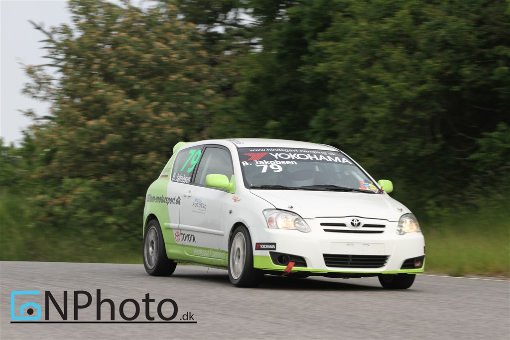 Brian Jakobsen har tidligere kørt hans bedste resultater hjem på Padborg Park. Så køreren den hvide og grønne Toyota Corolla satser på at køre en masse point hjem i den kommende weekend.
(Foto: CN Photo)